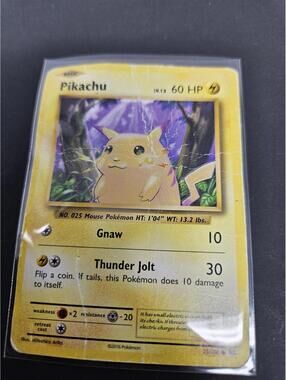 RARE 2016 Yellow Cheeks Pikachu, XY Evolutions 35/108 - Pokemon Card